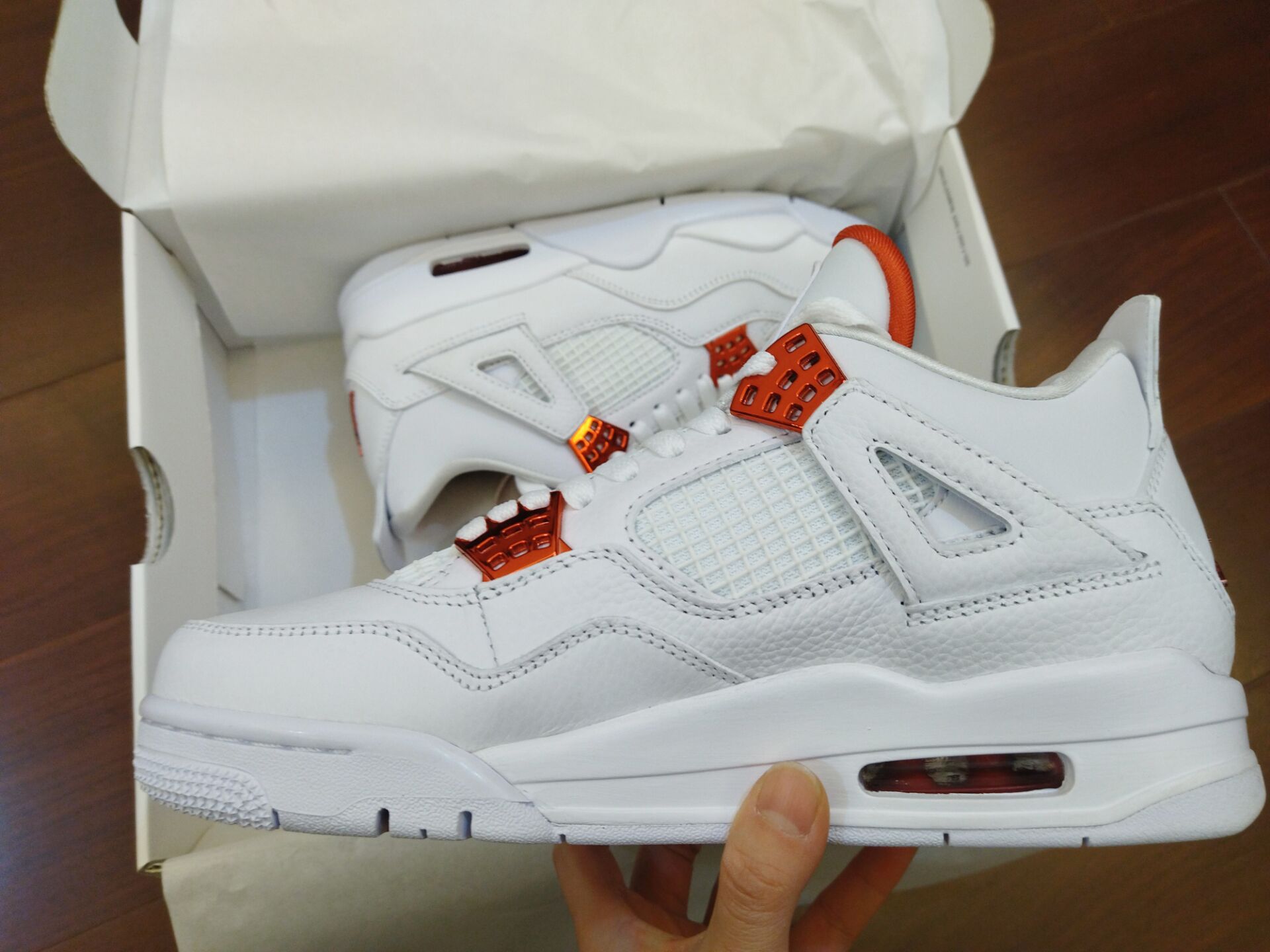 Retro Jordan 4